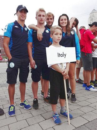 tn IMG 20170713 WA0000 squadra alla cerimonia di apertura